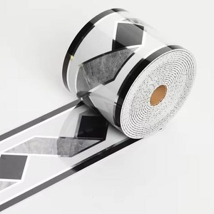 <span class=keywords><strong>Bordo</strong></span> <span class=keywords><strong>Decorativo</strong></span> in PVC Effetto Marmo con Finitura Metallica Dorata, Autoadesivo e Impermeabile <span class=keywords><strong>per</strong></span> Piastrelle di Cucina e Bagno, Vendita all'Ingrosso OEM - Product Image 4