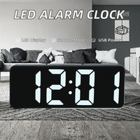 Jam Alarm elektronik LED, tahan lama dengan tampilan temperatur kelembapan kalender ABS desain plastik untuk penggunaan rumah dalam ruangan kamar tidur ruang tamu
