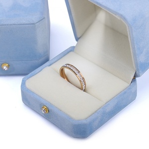 Boîte à bague en velours de luxe avec LED, boîte à bague de mariage carrée en velours avec lumière LED, boîte à bijoux vintage en velours avec LED - Product Image 4