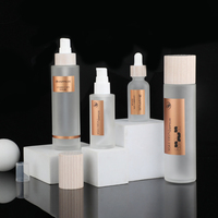 Ensemble d'emballages en verre dépoli en gros, compte-gouttes à capuchon en bois pour sérum, vaporisateur de toner et pot de crème pour le visage