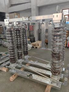 GW4 110KV 126KV 132KV 145KV 고전압 실외 단로기/디스커넥터 스위치 (이중 접지 블레이드, 수동/모터식) - Product Image 2