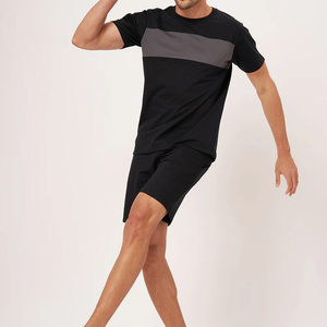 ชุดเสื้อยืดและกางเกงขาสั้นผู้ชายราคาถูก ผลิตจากโรงงาน รับผลิตตามแบบ คุณภาพสูง ระบายอากาศได้ดี เหมาะสำหรับฤดูร้อน - Product Image 1