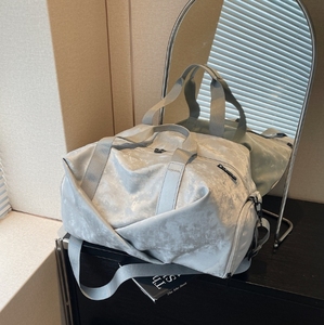 Sac de sport en velours Haoxuan pour hommes et femmes, sac de voyage grande capacité à fermeture éclair pour activités sportives en extérieur et courts trajets, avec compartiment intérieur - Product Image 1