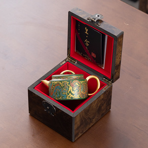 Théière artisanale en argile verte dorée Zhou Hongjie, motif Bêtes Mythiques de Dunhuang, ensemble cadeau pour la maison - Product Image 2