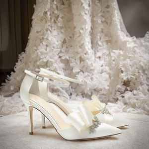 <span class=keywords><strong>Scarpe</strong></span> da sposa personalizzate 2024 firmate firmate a punta in <span class=keywords><strong>raso</strong></span> da donna con tacco a spillo pump <span class=keywords><strong>scarpe</strong></span> da sposa bianche personalizzate con diamanti di lusso - Product Image 5