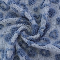 100% Polyester doux berbère polaire hiver manteau Jacquard en forme de coeur fausse fourrure tissu chaîne tricoté Textile de maison pour les filles