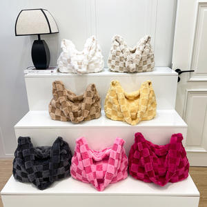 2026 Yeni Moda Peluş Çanta Bayan Büyük Kapasiteli Tote Çanta Bayan Kış Çantası Kadınlar İçin Çapraz Askılı Çanta - Product Image 1