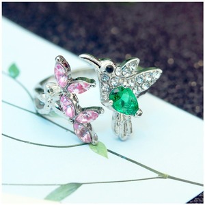 Anello vintage con uccellino in tonalità rosa e verde, regalo esagerato per donna, ideale per feste e uso quotidiano - Product Image 5