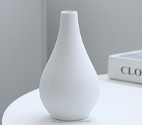 Vase bourgeon en céramique blanche noire en vrac OEM mini petit vase à fleurs en céramique nordique décoration de luxe moderne accessoires de décoration pour la maison