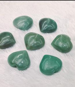 Cristal d'aventurine verte naturelle de qualité supérieure en forme de cœur pour la guérison, la méditation et l'équilibrage des chakras, disponible au meilleur prix - Product Image 4