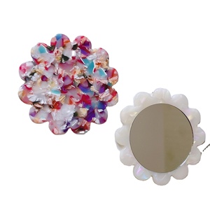 Miroir de maquillage miniature portable mignon de qualité supérieure, avec poignée en acétate et forme de fleur, style sucré - Product Image 2