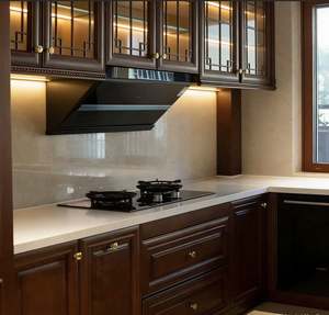 ชุดตู้ครัวแบบกำหนดเองพร้อมตู้บนบานกระจก ตู้ล่างไม้จริง และไฟในตัวสำหรับห้องครัวบ้านสมัยใหม่ - Product Image 4