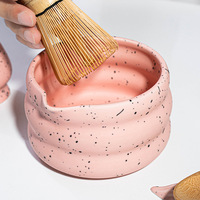 Bol à matcha en porcelaine de style japonais, luxe léger, avec bec verseur, emballage en boîte rose, grand saladier vert mat, fouet à thé