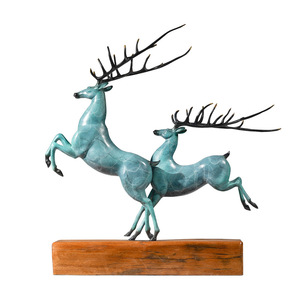 Adorno de Metal de Latón con Diseño de Ciervos, Escultura Animal Tradicional Hecha a Mano, Decoración para Entrada, Cobre Coloreado - Product Image 1