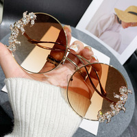 Nouvelles Lunettes de Soleil 2026 de Haute Qualité avec Monture en Alliage Incrustée de Diamants - Tendance PC Rond Ondulé UV400 Unisexe
