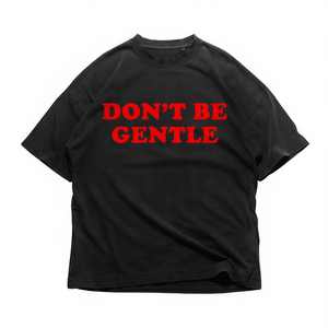 Camiseta Gráfica Oversize Unisex Estilo Retro Gótico Y2K con Texto Rojo, Inspirada en los 90 y el Estilo Feminista Urbano - Product Image 2