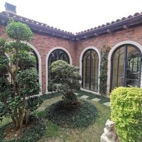 Puerta Arqueada Francesa Personalizada con Marco de Acero Laminado en Caliente, Diseño Aislante, Impermeable y con Reducción de Ruido para Villas y Edificios de Oficinas