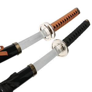 Giocattolo <span class=keywords><strong>Rurouni</strong></span> <span class=keywords><strong>Kenshin</strong></span> spada vera Anime arma oggetti di scena fabbrica vendita calda di bambù nero cartone di legno Unisex film TV 20 pz - Product Image 1