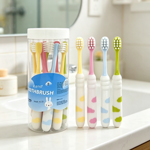 Brosse à dents pour enfants en nylon souple, design cartoon, taille standard, 3-12 ans, usage domestique, manche en plastique, protection des gencives, lot de dix - Product Image 1