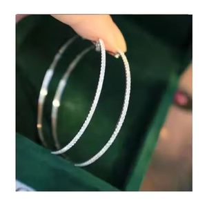 Pendientes de Aro Grandes con Diamantes Redondos Genuinos de Oro Blanco de 18k, 45mm, 0.80ct, Estilo Eternity, de Xinfly - Product Image 1