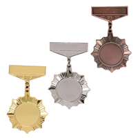 Médaille en métal moulé 3D personnalisée OEM, gravée en relief, avec ruban, épinglée, découpée, pour récompense, cadeau promotionnel, souvenir, trophée, vente en gros