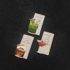 Spilla Personalizzata con Illustrazione Vintage - Distintivo Artistico Personalizzato - Product Image 3