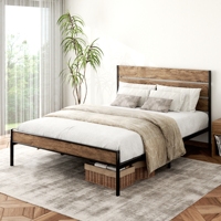 Lit plateforme en fer blanc sur mesure avec tête de lit en bois grainé, mobilier de chambre à coucher moderne pour appartement