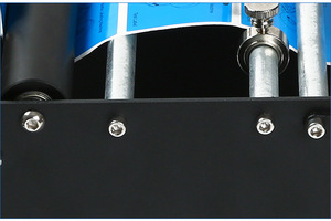 Petite machine manuelle d'étiquetage de bouteilles de vin avec poignées pour boîtes de boissons, machine d'emballage d'autocollants adhésifs pour bouteilles en plastique et en verre - Product Image 5