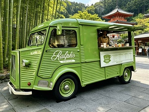 Luxury Fiberglass Wedding Food Trailer with Cocktail Bar &amp; Dessert Station for <strong>Candy</strong> and VIP Events - Product Image 2