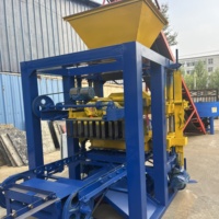 Machine à Briques de Ciment Automatique QT4-24 pour Petites et Moyennes Usines