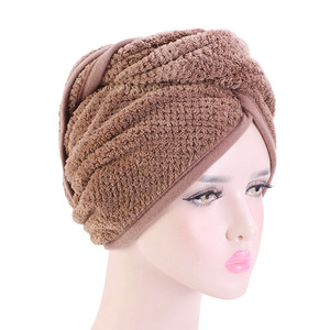 Vente en gros d'accessoires <span class=keywords><strong>de</strong></span> cheveux avec logo personnalisé enveloppement <span class=keywords><strong>de</strong></span> serviette séchage en microfibre pommeau <span class=keywords><strong>de</strong></span> douche <span class=keywords><strong>de</strong></span> <span class=keywords><strong>bain</strong></span> avec boutons capuchon <span class=keywords><strong>pour</strong></span> femmes - Product Image 2