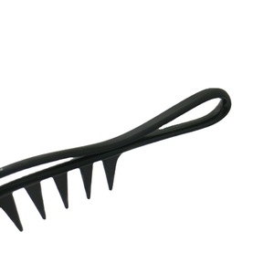<span class=keywords><strong>Pettini</strong></span> per Styling ionici <span class=keywords><strong>a</strong></span> <span class=keywords><strong>denti</strong></span> <span class=keywords><strong>larghi</strong></span> di squalo antistatico in plastica per capelli in ABS Il salone utilizza <span class=keywords><strong>pettini</strong></span> per capelli <span class=keywords><strong>a</strong></span> <span class=keywords><strong>denti</strong></span> grandi alla moda - Product Image 4