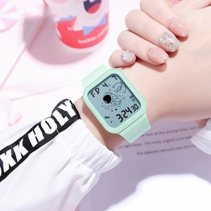 Montre de sport numérique à affichage LED pour enfants, montre électronique d'astronaute pour étudiants, cadeau de loisirs et de mode - Product Image 5