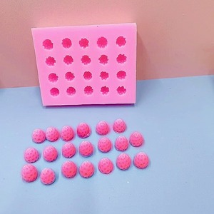Силиконовая форма для свечей в форме клубники - Product Image 4