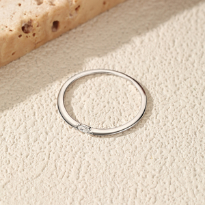 Anillos de Dedo Apilables Finos de Plata de Ley S925 con Baño de Rodio, Corte Marquesa Clásico Minimalista y Moissanita Engastada con Puntas - Product Image 5