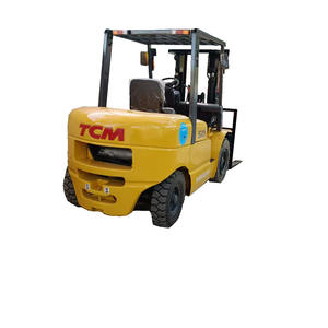 Montacargas Diésel Usado Original de Japón TCM FD50 5T en Excelentes Condiciones con Desplazador Lateral Hidráulico y Accesorios - Product Image 1