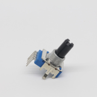 Terwin prix d'usine 11mm 4 broches douille à un seul groupe arbre vertical en plastique potentiomètre rotatif B10K