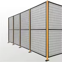 Pagar pengaman robot digunakan dalam desain otomatisasi palletizing robot. Isolasi yang efektif untuk keamanan personel.