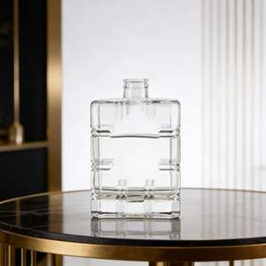 <span class=keywords><strong>Bouteille</strong></span> en verre plate de 700 ml à usage industriel avec bouchon en caoutchouc et couvercle décoré d'un tampon doré pour Vodka, Whisky, <span class=keywords><strong>Rhum</strong></span>/Tequila, Clubs de nuit - Product Image 1