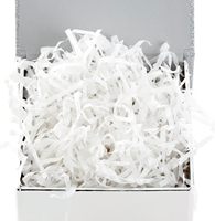 Boîte cadeau fermée avec ruban argenté, gaufrage et pelliculage mat pour mariages, fêtes et boutiques