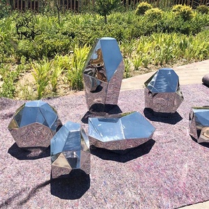 Scultura <span class=keywords><strong>da</strong></span> <span class=keywords><strong>giardino</strong></span> in acciaio inossidabile con pietra geometrica lucidata a specchio astratta in metallo di arte moderna all'aperto - Product Image 2