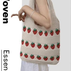 Bolso de Hombro de Ganchillo para Mujer, Gran Capacidad, Otoño e Invierno, Diseño Popular de Fresas, Venta al Por Mayor - Product Image 3