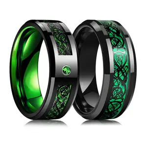 Anelli di drago celtico da sposa in tungsteno nero di moda per uomo anello in fibra di carbonio verde intarsiato con zirconi verdi da uomo in acciaio inossidabile