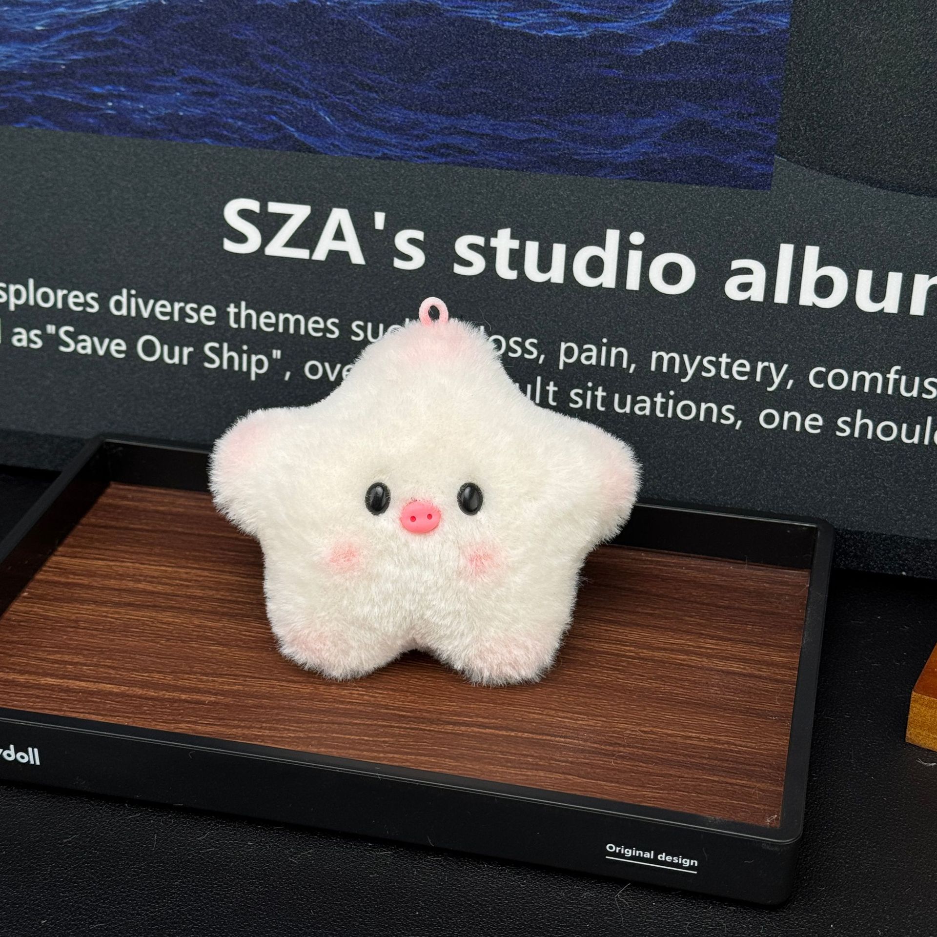 Bead chain-white star pig