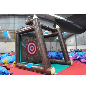 Jeu de fléchettes gonflable commercial avec design de cabane en bois et mains vertes animées pour les fêtes foraines et les divertissements en plein air - Product Image 4