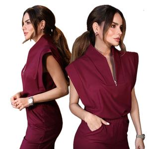 XINYANGYI Nouvel ensemble de blouses d'infirmière pour femmes aux couleurs vives, tissées, avec logo personnalisé, en polyester/coton - Product Image 3