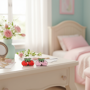 Pinza para el pelo Angelina Cherry de 8 cm, diseño de fruta en acrílico para mujeres y niñas - Product Image 4