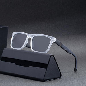 Lunettes de soleil polarisées carrées Lifetech pour hommes, verres TAC UV400, monture en plastique et métal, noires, protection solaire extérieure - Product Image 1