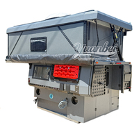 Camper de luxe escamotable pour pick-up avec toit extensible, cuisine, coin repas et lit pour le camping en tout-terrain