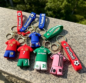 Llavero de silicona con diseño de camiseta de fútbol de la selección nacional 2026, sin BPA, recuerdo para aficionados al fútbol, colgante para bolso y regalo al por mayor - Product Image 3